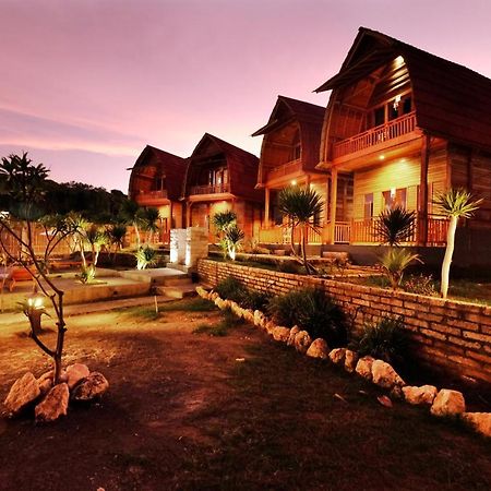 Adara Beach Huts Batununggul 외부 사진