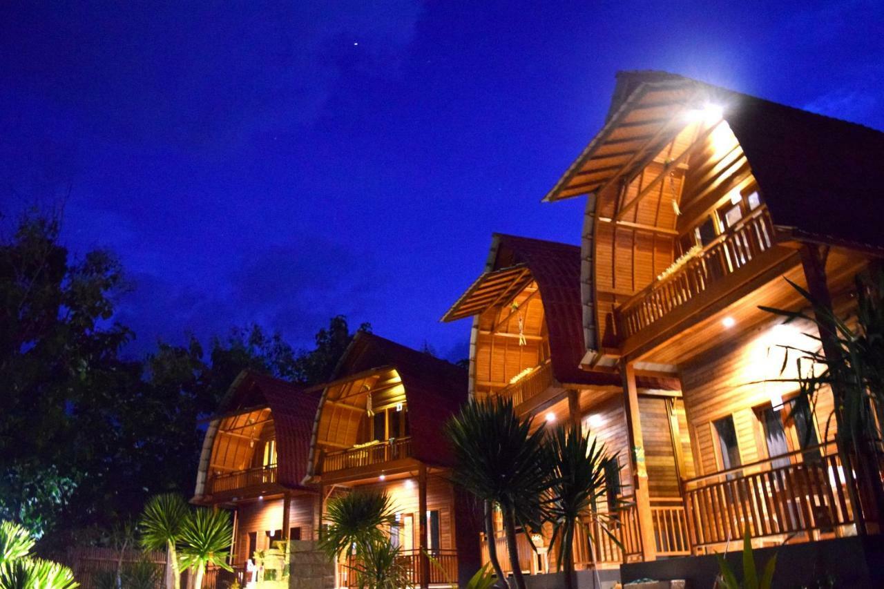 Adara Beach Huts Batununggul 외부 사진